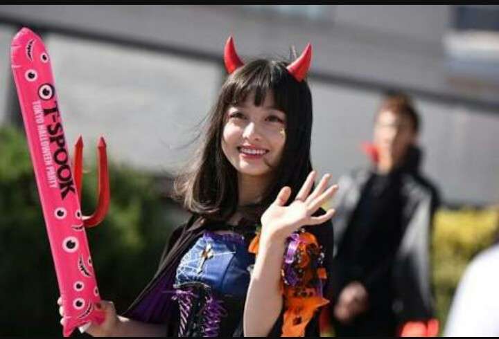 橋本環奈の“オトナ”な姿に反響「肌見せがまぶしい」「本当に完璧」