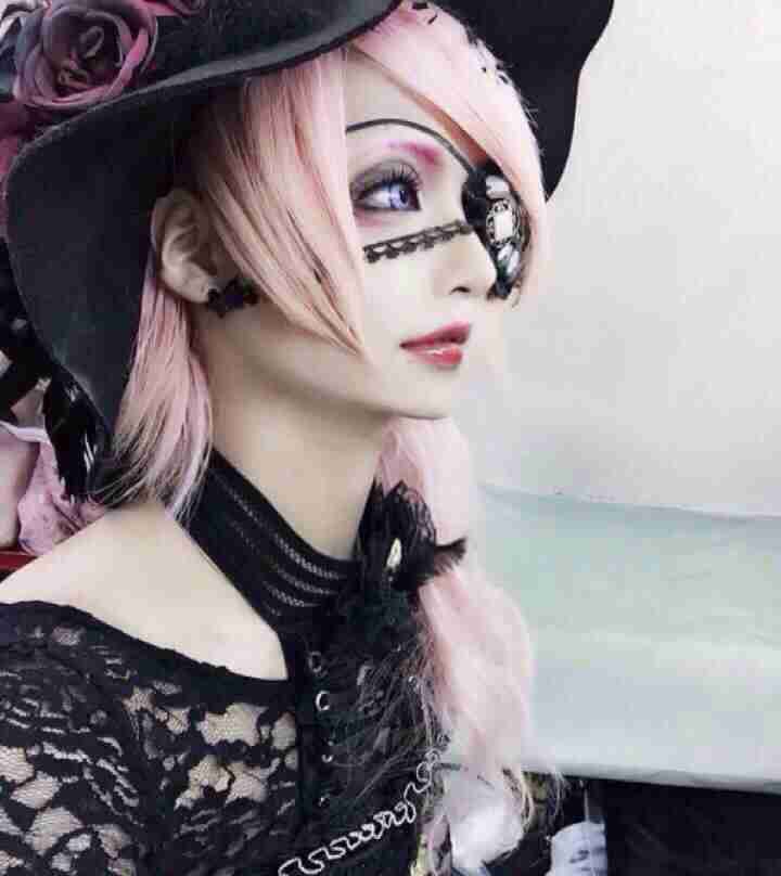 お人形さんみたいな顔の芸能人