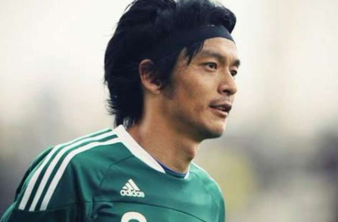 地元のサッカーチームを応援している人