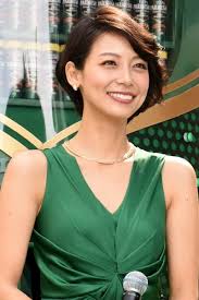 アラサー以上女性芸能人のドレスアップ画像
