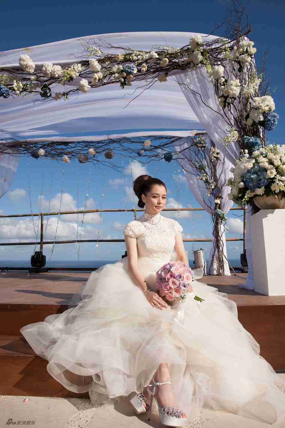 アラサー以上女性芸能人のドレスアップ画像