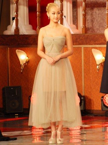 アラサー以上女性芸能人のドレスアップ画像