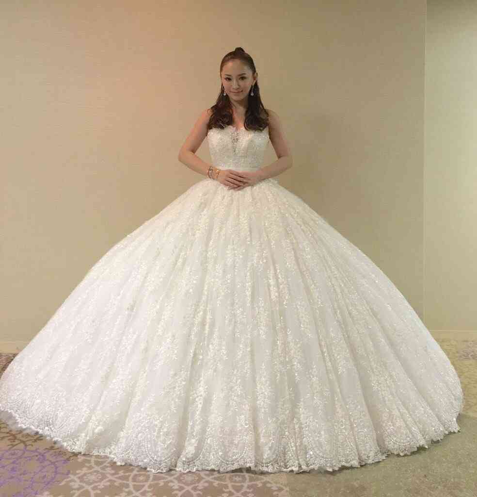 アラサー以上女性芸能人のドレスアップ画像