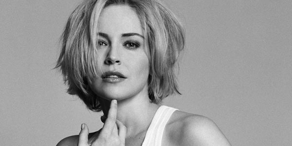 58歳のシャロン・ストーン、圧巻のビキニ姿を公開　スッピン＆美ボディに反響