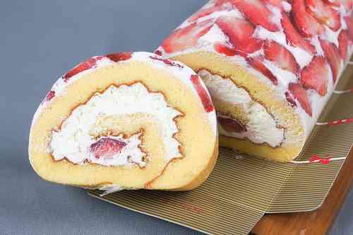 ロールケーキが好きな人