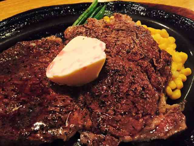 料理に調味料を足してしまう人
