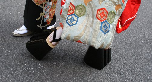 板野友美がウエディングドレスをプロデュース 自身の結婚観は…