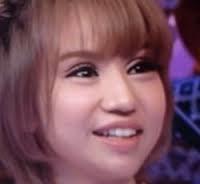 水沢アリー、ミニスカ美脚で視線独占 ファンサービスに黄色い声援