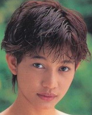 水沢アリー、ミニスカ美脚で視線独占 ファンサービスに黄色い声援