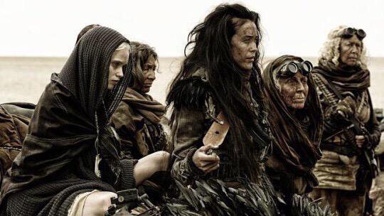 映画で強い女性の画像を貼ってください