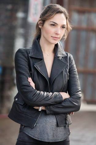 映画で強い女性の画像を貼ってください