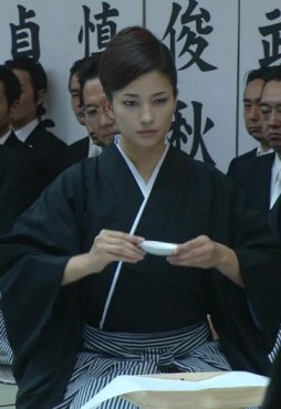映画で強い女性の画像を貼ってください