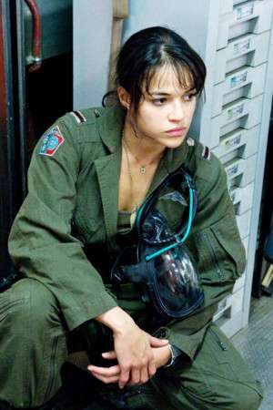 映画で強い女性の画像を貼ってください