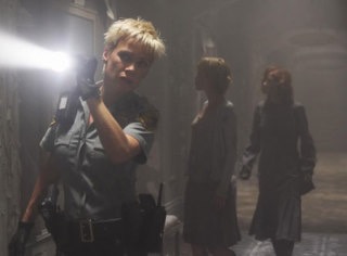 映画で強い女性の画像を貼ってください