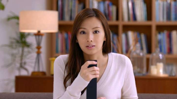 一人でテレビや映画を見て声出して笑いますか？