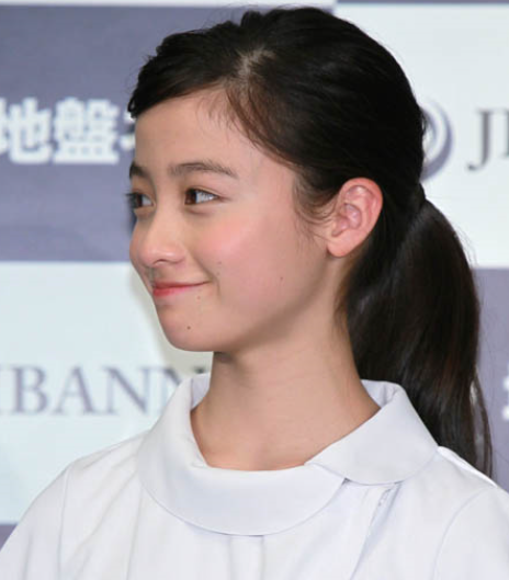 “天使すぎる花嫁”橋本環奈、結婚マガジン表紙でウエディング姿