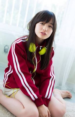 “天使すぎる花嫁”橋本環奈、結婚マガジン表紙でウエディング姿