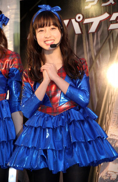 “天使すぎる花嫁”橋本環奈、結婚マガジン表紙でウエディング姿