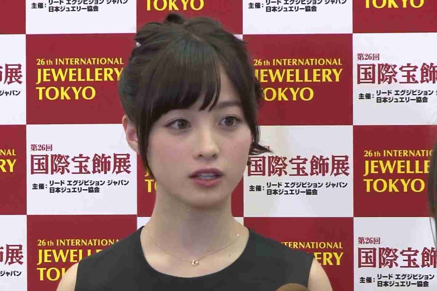 “天使すぎる花嫁”橋本環奈、結婚マガジン表紙でウエディング姿