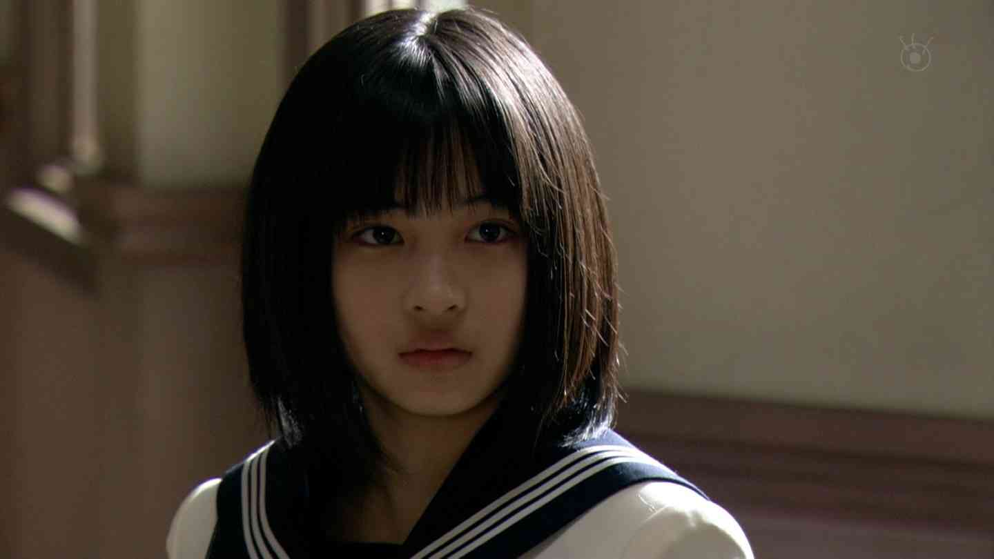 “天使すぎる花嫁”橋本環奈、結婚マガジン表紙でウエディング姿