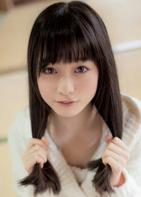 “天使すぎる花嫁”橋本環奈、結婚マガジン表紙でウエディング姿