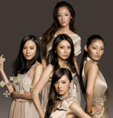 常盤貴子：全身黒のシースルー＆レースワンピ姿でセクシーに