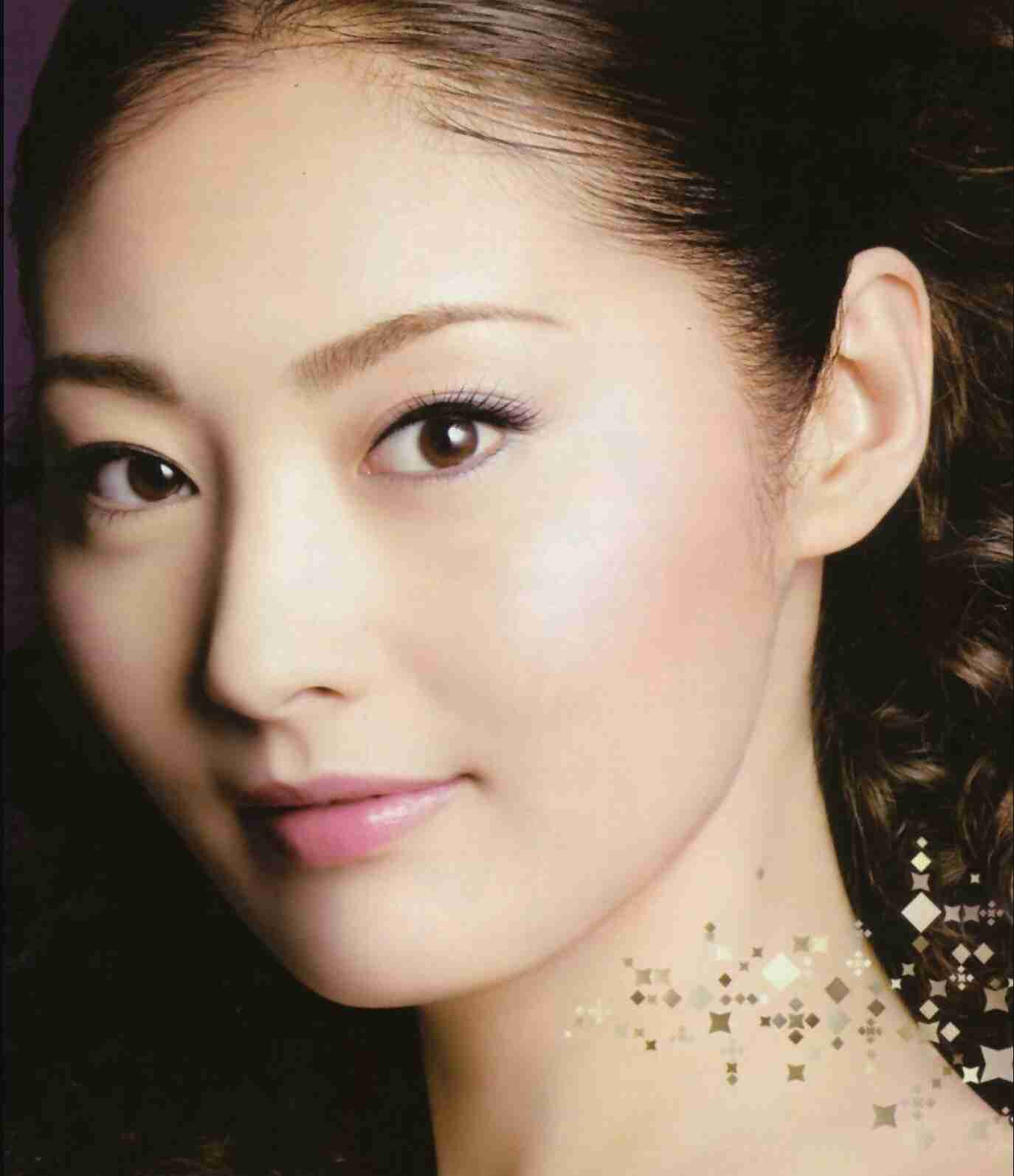 常盤貴子：全身黒のシースルー＆レースワンピ姿でセクシーに