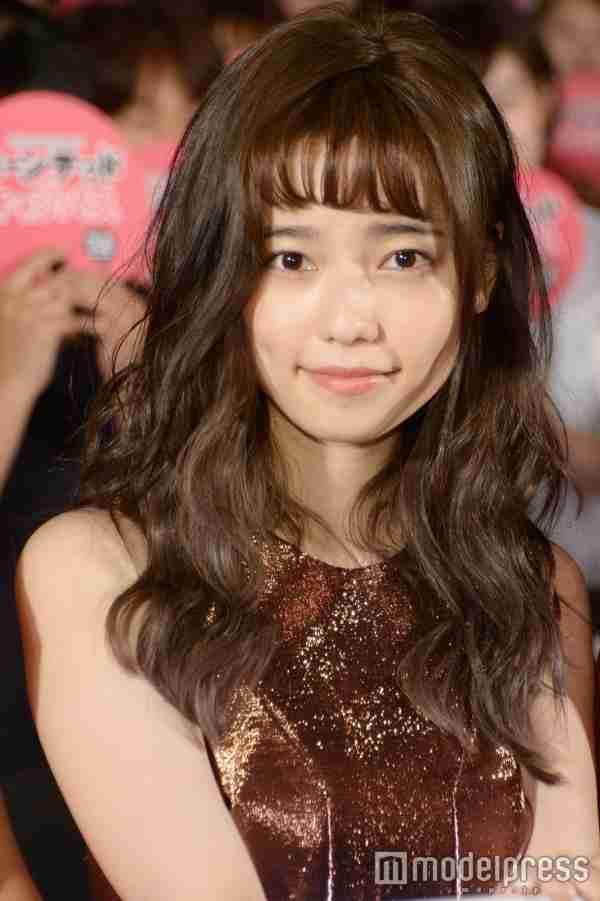 島崎遙香ひとりだけ水着じゃない…AKB48“神8”表紙の少年マガジンが話題