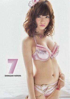 島崎遙香ひとりだけ水着じゃない…AKB48“神8”表紙の少年マガジンが話題