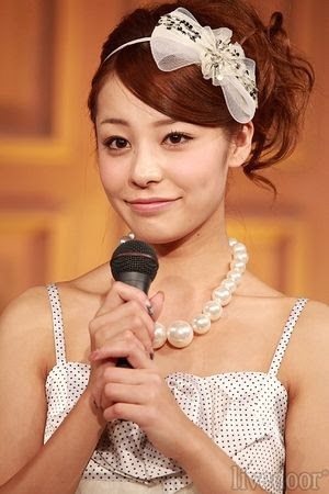 小島よしお、妻とのツーショット写真を公開