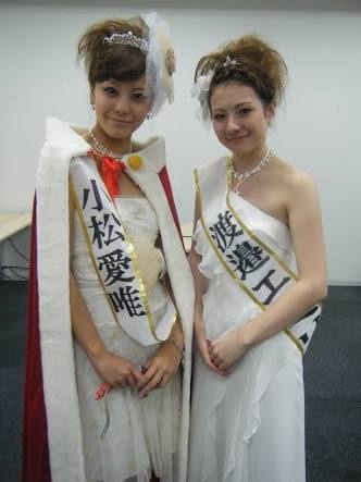 小島よしお、妻とのツーショット写真を公開