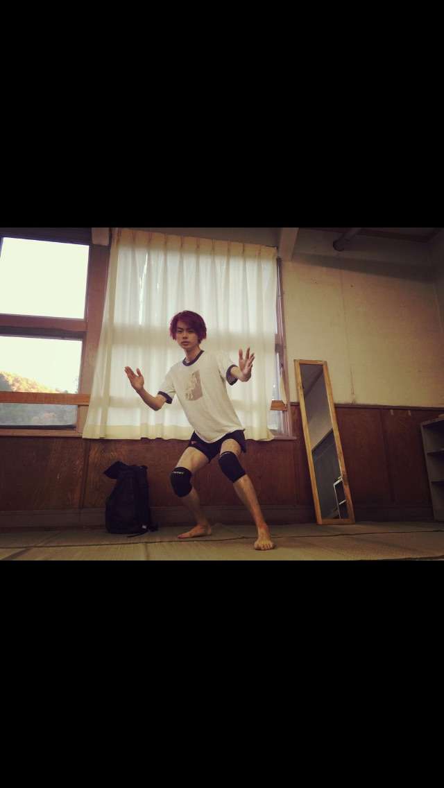 菅田将暉、カラフル&ポップな“下着姿”公開