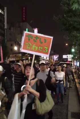 「生活苦しいヤツは声あげろ」貧困たたき　新宿で緊急抗議デモ　作家の雨宮処凛さんらも