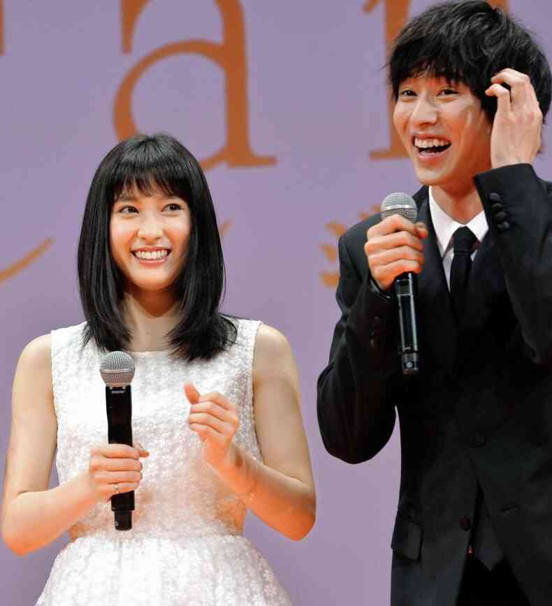 土屋太鳳　水色の花柄浴衣で華やかに　理想のデートを語る