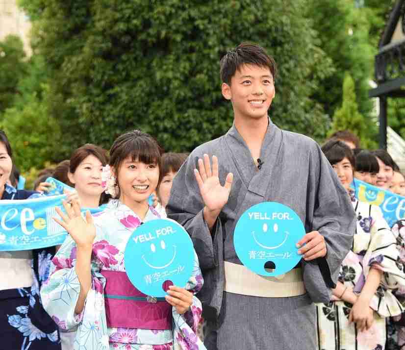 土屋太鳳　水色の花柄浴衣で華やかに　理想のデートを語る
