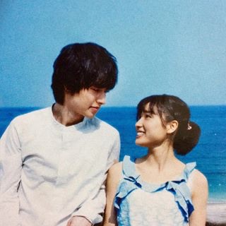 土屋太鳳 水色の花柄浴衣で華やかに 理想のデートを語る