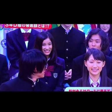 土屋太鳳 水色の花柄浴衣で華やかに 理想のデートを語る