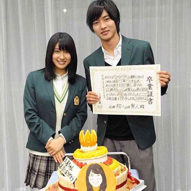土屋太鳳 水色の花柄浴衣で華やかに 理想のデートを語る