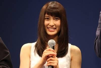土屋太鳳　水色の花柄浴衣で華やかに　理想のデートを語る