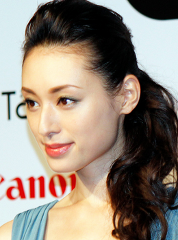 業界人が目撃して「笑えないほど変貌した」女性芸能人3名とは?
