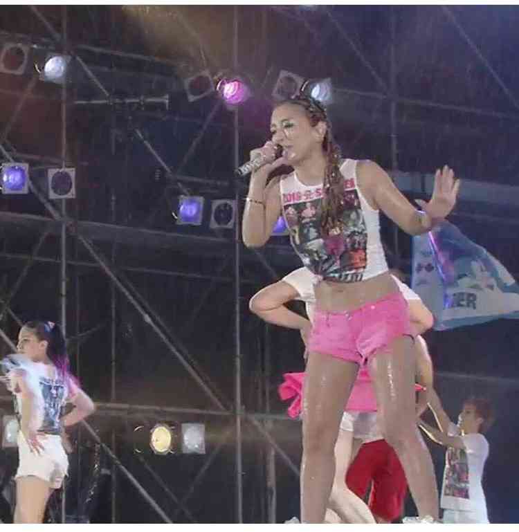 浜崎あゆみ水色セクシードレスで『a-nation』13度目のトリ