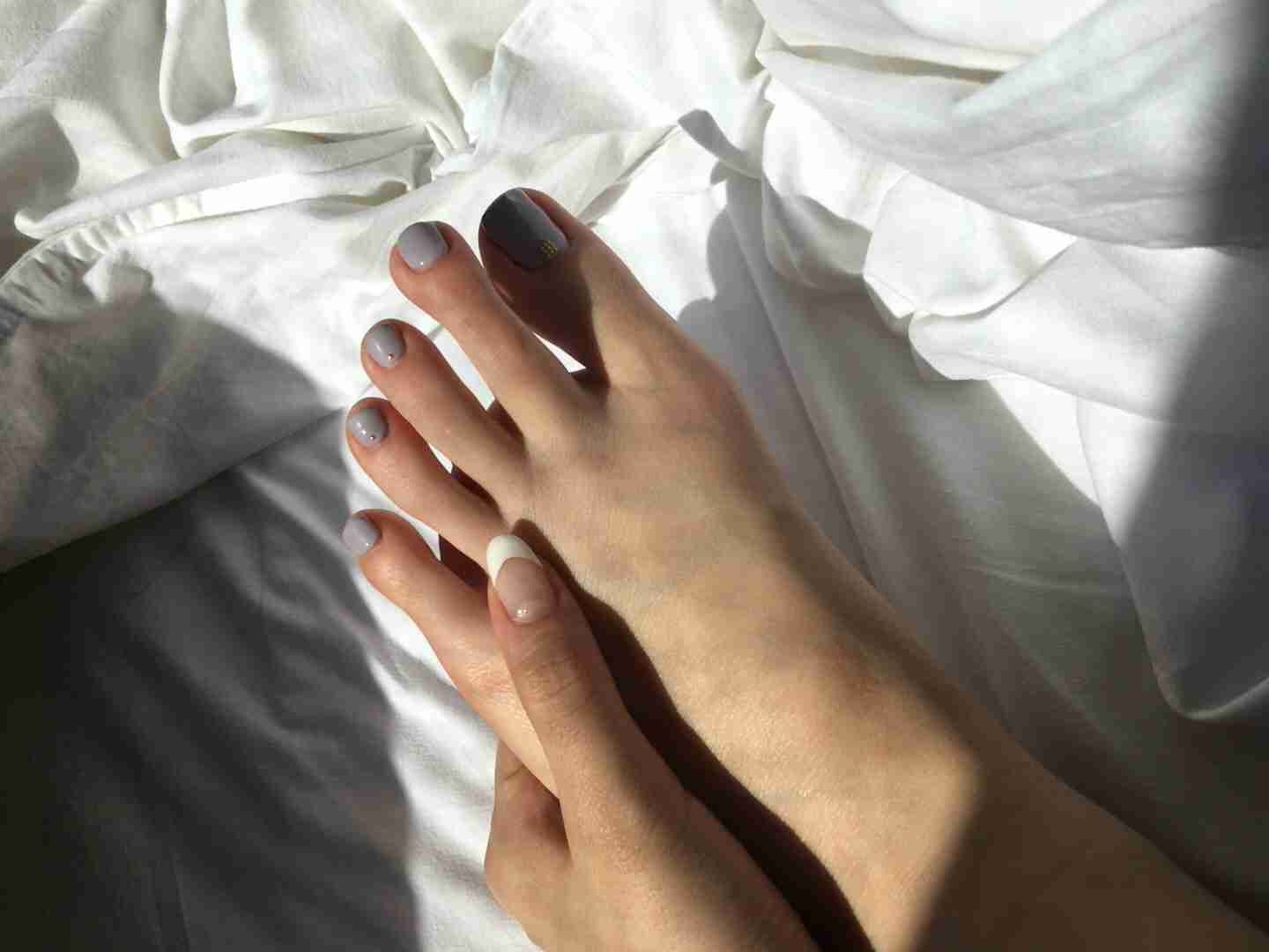 佐々木希は足の爪まで美しい　「爪が宝石のよう」ファンうっとり