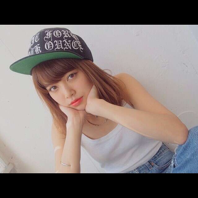 キャップを被った芸能人の画像を集めるトピ