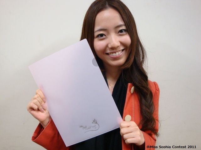 目の奥が笑ってないと感じる有名人