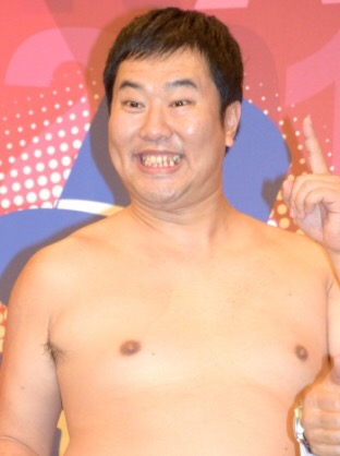 目の奥が笑ってないと感じる有名人