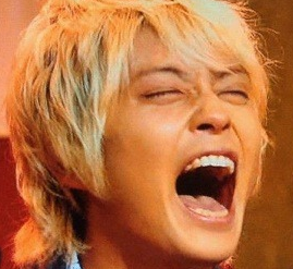 目の奥が笑ってないと感じる有名人