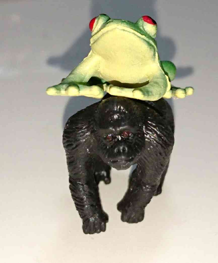 カエルグッズの画像をください。