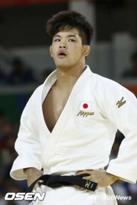スポーツ選手のヘアスタイルを貼るトピ