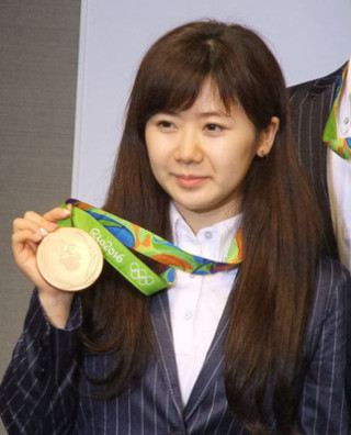 スポーツ選手のヘアスタイルを貼るトピ