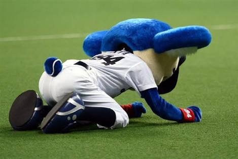 浅田舞、いつからカープ女子に?優勝祝福ツイートに中日ファン「裏切られた」